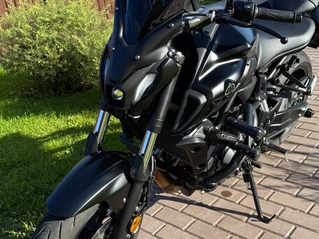 2024 Yamaha MT-07 (FZ-07), чёрный, 1165000 рублей, вид 2
