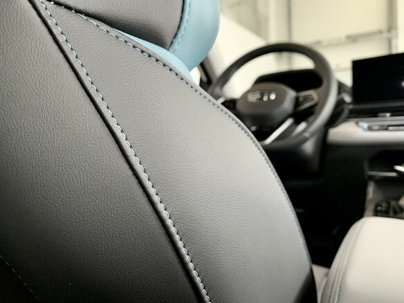 2023 Geely Emgrand II, белый, 2489990 рублей - вид 15