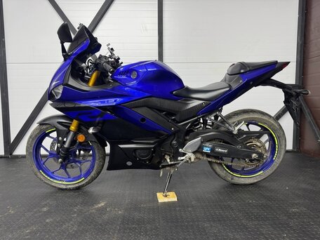 2022 Yamaha YZF-R3, синий, 399000 рублей, вид 3