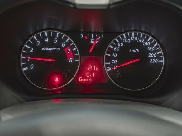 2011 Nissan Note I Рестайлинг, красный - вид 14