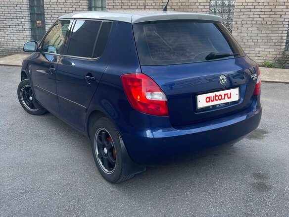 2010 Skoda Fabia II Рестайлинг, синий, 540000 рублей - вид 4