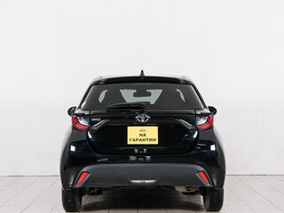 2021 Toyota Yaris IV, чёрный, 1109000 рублей, вид 5
