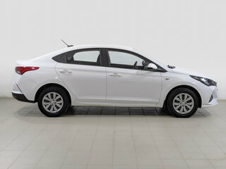 2022 Hyundai Solaris II Рестайлинг, белый, 1345000 рублей, вид 4