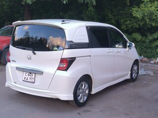 2011 Honda Freed I Рестайлинг, белый, 1050000 рублей, вид 4