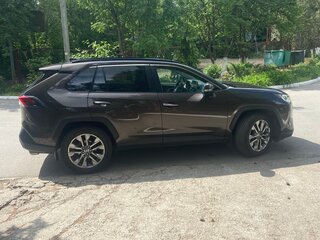 2021 Toyota RAV4 V (XA50), коричневый, 3500000 рублей, вид 2