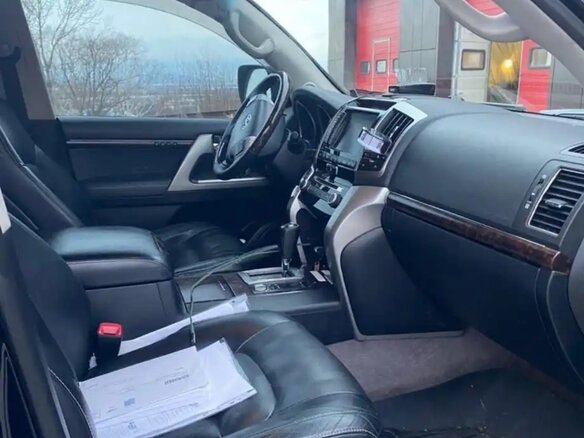 2013 Toyota Land Cruiser 200 Series Рестайлинг 1, чёрный, 4150000 рублей - вид 2