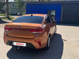 2017 Kia Rio III Рестайлинг, оранжевый, 950000 рублей, вид 4