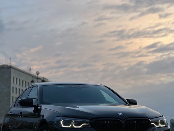 2017 BMW 5 серии 530d xDrive VII (G30/G31/G38), чёрный, 4700000 рублей - вид 1