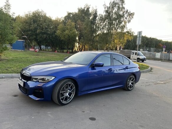 2018 BMW 3 серии 330i VII (G2x), синий, 3000000 рублей - вид 1
