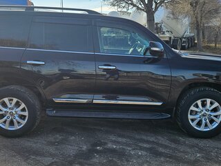2021 Toyota Land Cruiser 200 Series Рестайлинг 2, чёрный, 8300000 рублей, вид 4