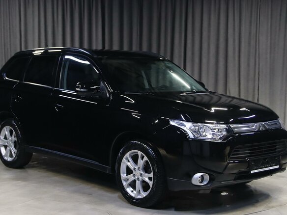 2014 Mitsubishi Outlander III, чёрный - вид 2