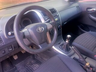 2010 Toyota Corolla X (E140, E150) Рестайлинг, чёрный, 700000 рублей, вид 5