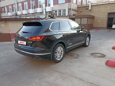 2018 Volkswagen Touareg III, коричневый, 4299000 рублей, вид 5