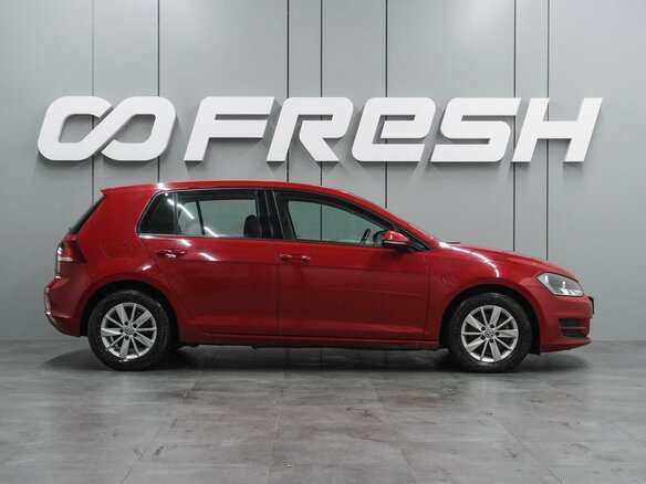2013 Volkswagen Golf VII, красный, 1245000 рублей - вид 4