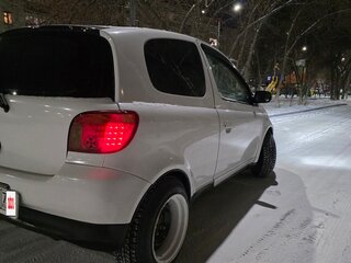 2001 Toyota Vitz I (P10), белый, 454545 рублей, вид 1