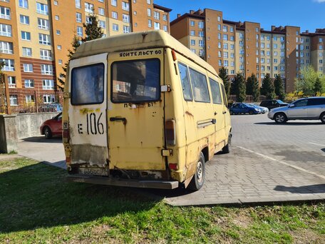1984 Mercedes-Benz T1, жёлтый, 140000 рублей, вид 4