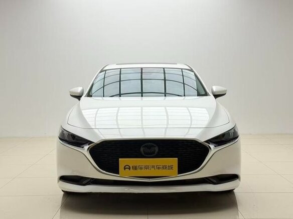 2023 Mazda 3 Axela IV (BP), белый, 1570000 рублей - вид 1