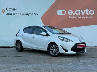 2017 Toyota Aqua I Рестайлинг, белый, 1250000 рублей, вид 3