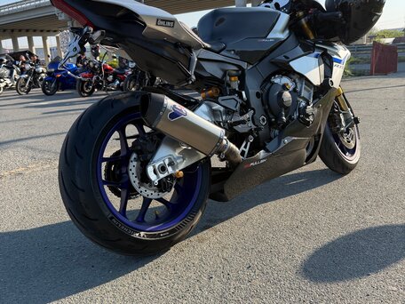 2016 Yamaha YZF-R1M, серый, 1550000 рублей, вид 4