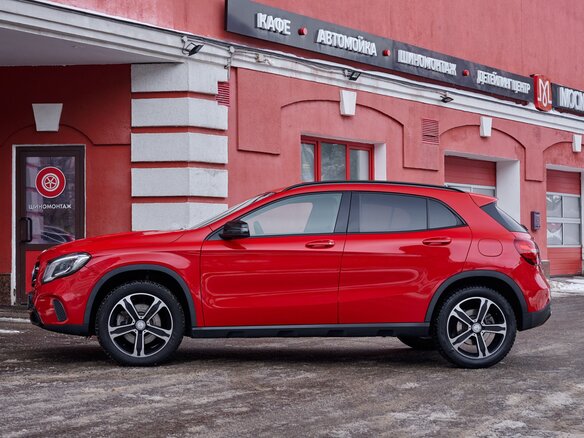 2017 Mercedes-Benz GLA 250 I (X156), красный - вид 1