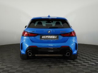 2021 BMW 1 серии M135i xDrive III (F40), синий, 3699000 рублей, вид 4