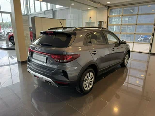 2021 Kia Rio X IV Рестайлинг, серый, 1850000 рублей, вид 4