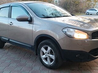 2010 Nissan Qashqai I Рестайлинг, коричневый, 820000 рублей, вид 3