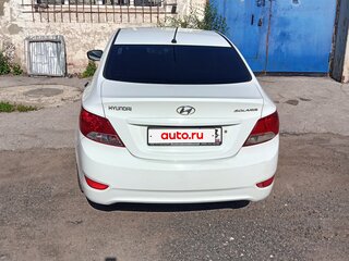 2013 Hyundai Solaris I, белый, 635000 рублей, вид 2