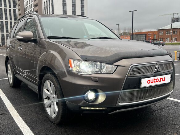 2011 Mitsubishi Outlander II Рестайлинг, коричневый, 1255000 рублей - вид 2