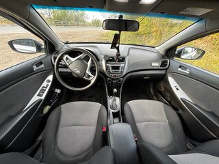 2011 Hyundai Solaris I, серебристый, 600000 рублей, вид 4