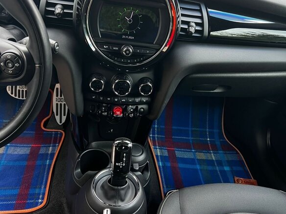 2020 Mini Hatch Cooper III (F55/F56) Рестайлинг, оранжевый, 2000000 рублей - вид 5