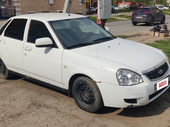 2011 Lada (ВАЗ) Priora I, белый, 300000 рублей - вид 2