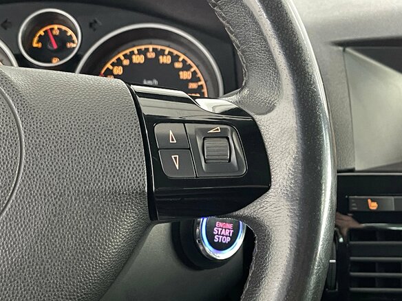 2011 Opel Astra H Рестайлинг, белый, 549000 рублей - вид 12