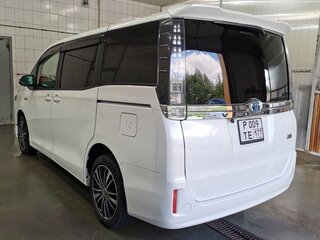 2015 Toyota Voxy III (R80), белый, 1950000 рублей, вид 3