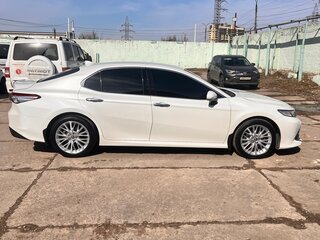 2018 Toyota Camry VIII (XV70), белый, 2520000 рублей, вид 3