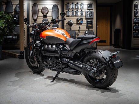 2026 Triumph Rocket 3, оранжевый, 3890000 рублей, вид 4