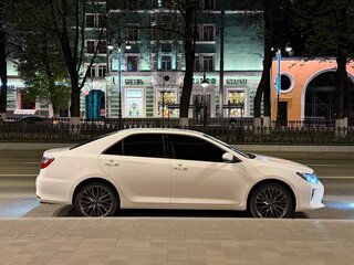 2016 Toyota Camry VII (XV50) Рестайлинг, белый, 1800000 рублей, вид 4