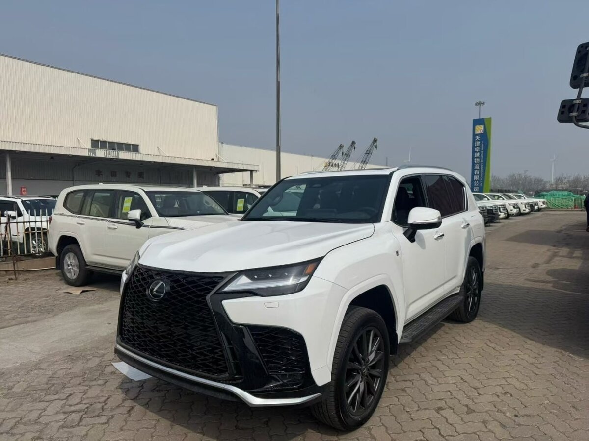 Открыть фотографии: Lexus LX IV