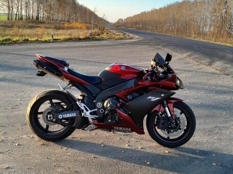 2008 Yamaha YZF-R1, красный, 800000 рублей, вид 2