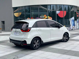 2023 Honda Fit Crosstar IV Рестайлинг, белый, 1079027 рублей, вид 4