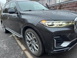 2021 BMW X7 40i I (G07), серый, 6400000 рублей, вид 4