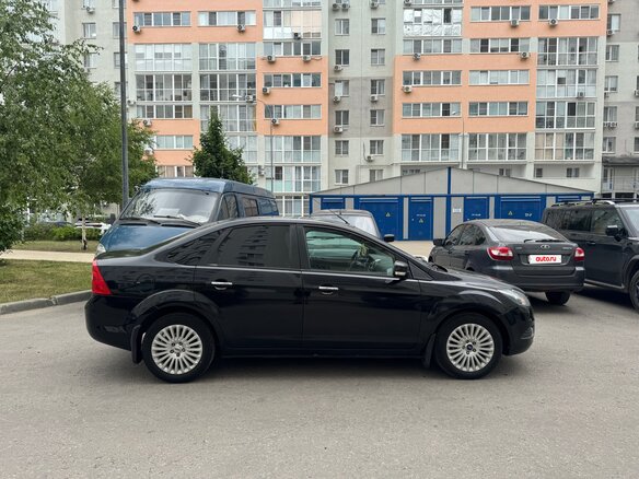 2010 Ford Focus II Рестайлинг, чёрный, 650000 рублей - вид 1
