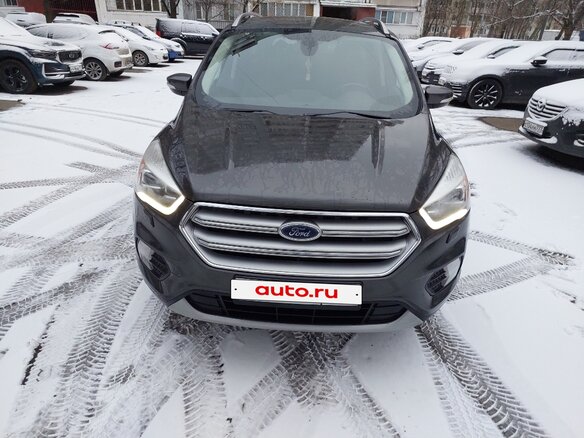 2017 Ford Kuga II Рестайлинг, серый, 2300000 рублей - вид 3