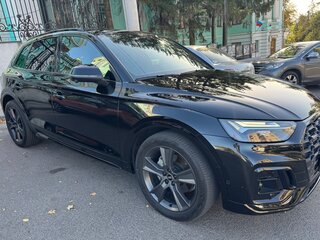 2021 Audi Q5 L 45 TFSI II (FY) Рестайлинг, чёрный, 4850000 рублей, вид 1
