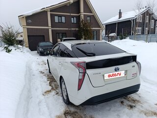 2017 Toyota Prius IV (XW50), белый, 1450000 рублей, вид 4