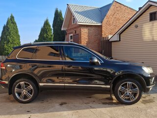 2017 Volkswagen Touareg II Рестайлинг, чёрный, 2900000 рублей, вид 3