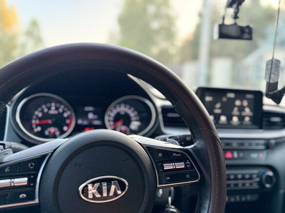 2020 Kia Ceed III, коричневый, 2170000 рублей - вид 15