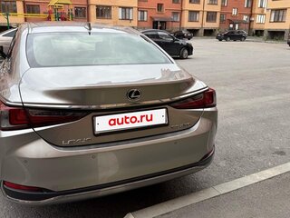 2022 Lexus ES 250 VII Рестайлинг, серый, 5200000 рублей, вид 3