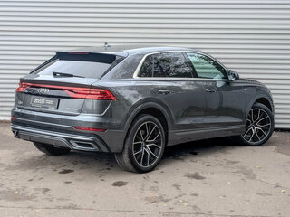 2019 Audi Q8 55 TFSI I (4M), серый, 4900000 рублей, вид 5