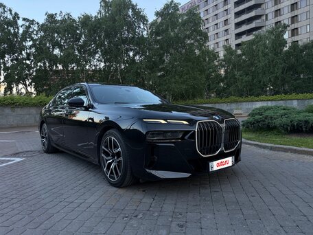 2022 BMW 7 серии 740d xDrive VII (G70), чёрный, 9999999 рублей, вид 4